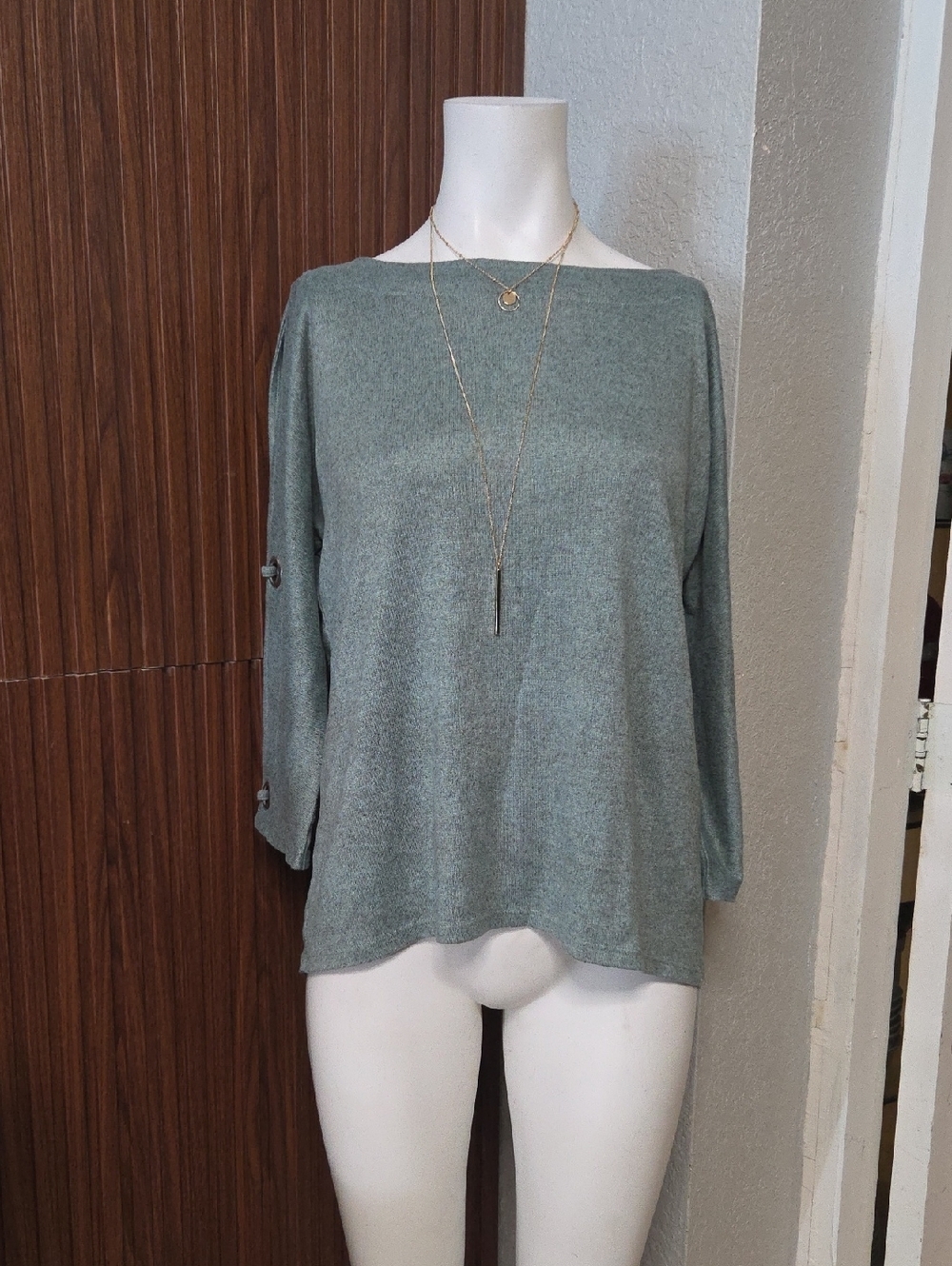 Cozy Heather Gray Boatneck Top with Grommet Shoulder Details - Size M [0035]